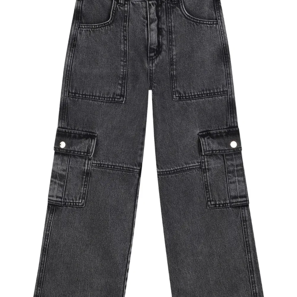 Джинсы с карманами карго