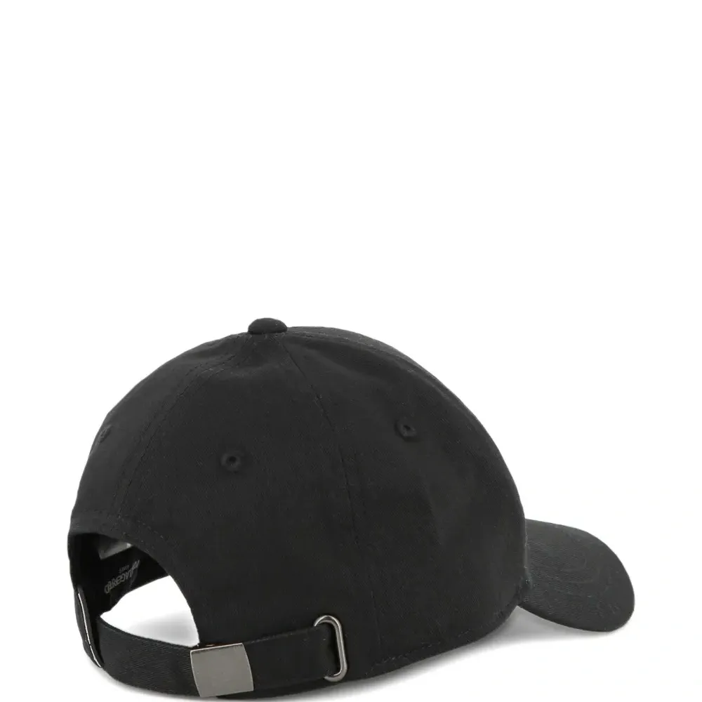 бейсболка с нашивкой-логотипом