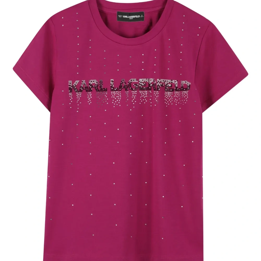 футболка с логотипом