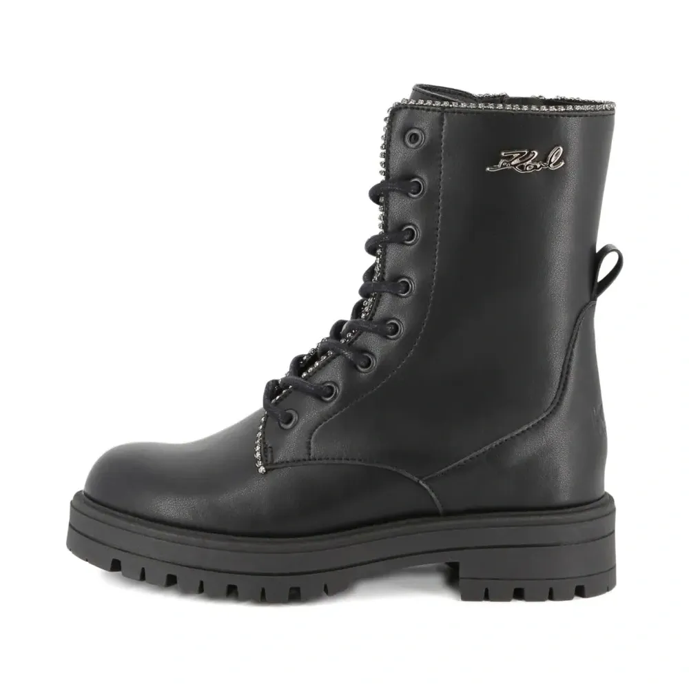 ботинки с логотипом