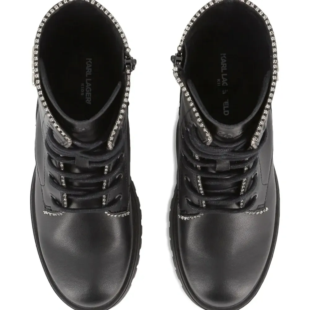 ботинки с логотипом