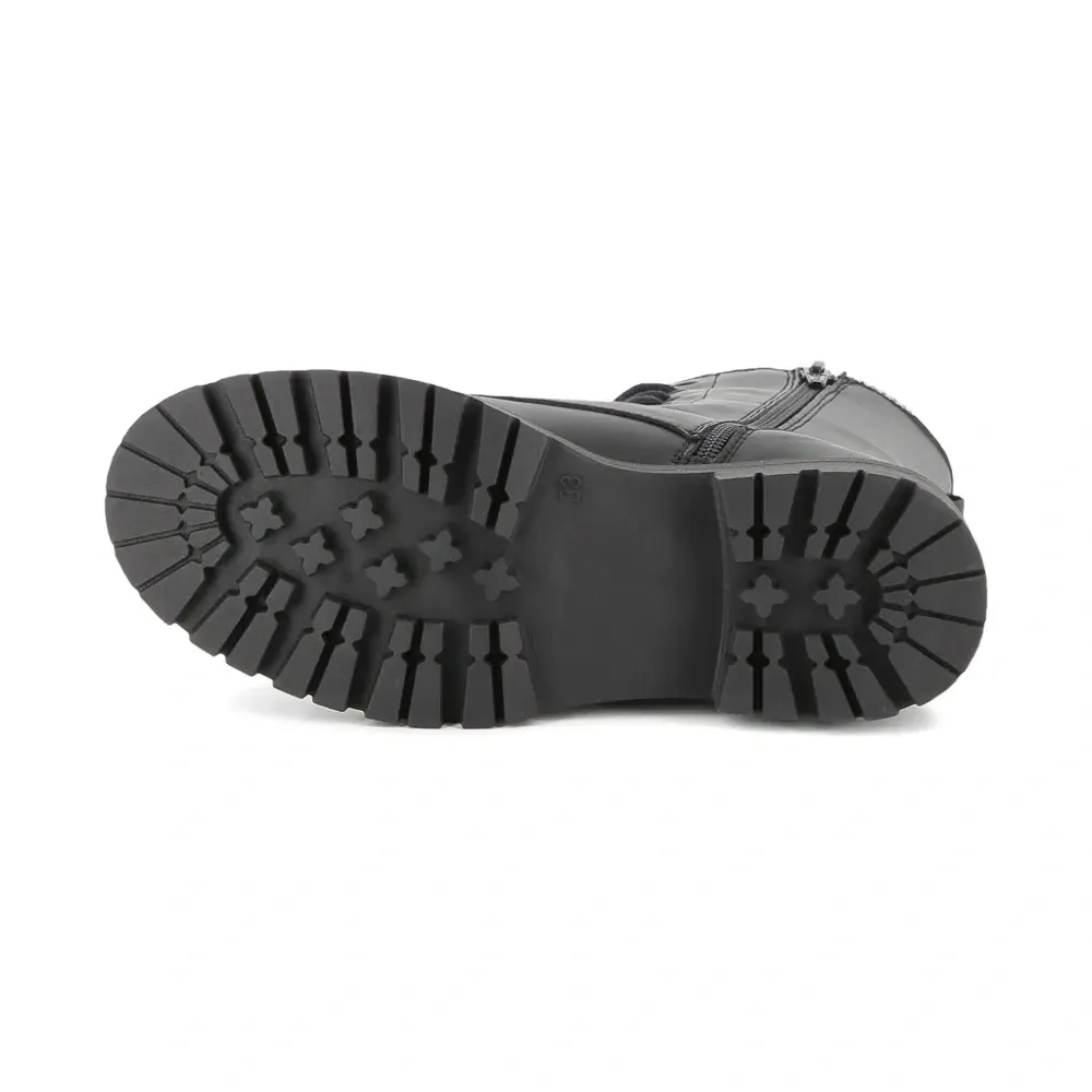 ботинки с логотипом