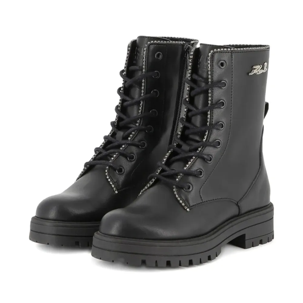 ботинки с логотипом