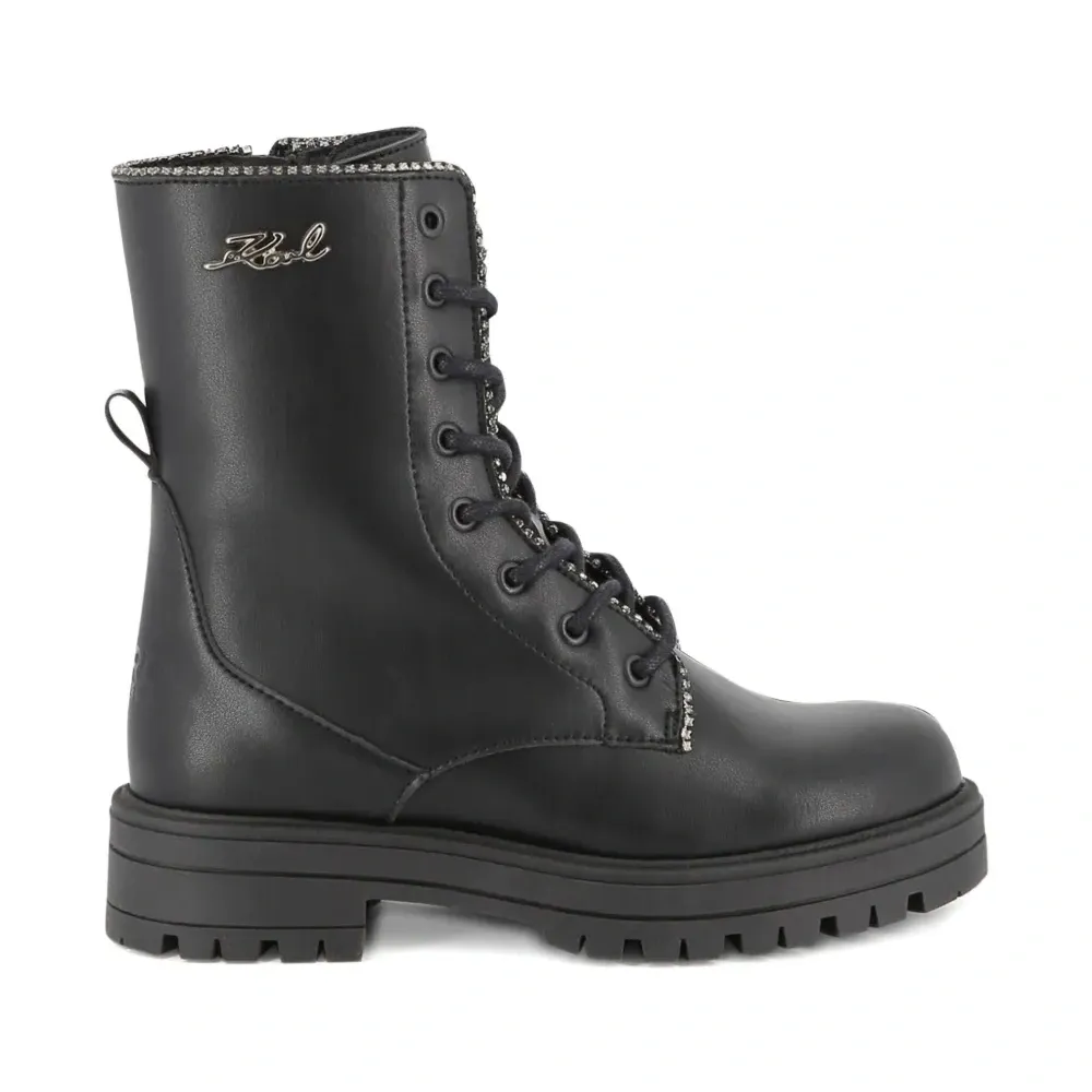 ботинки с логотипом