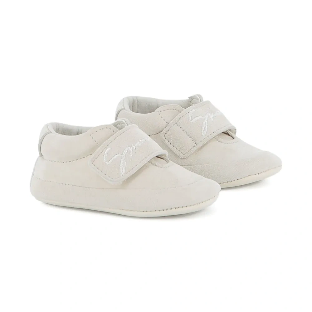 кроссовки на шнуровке