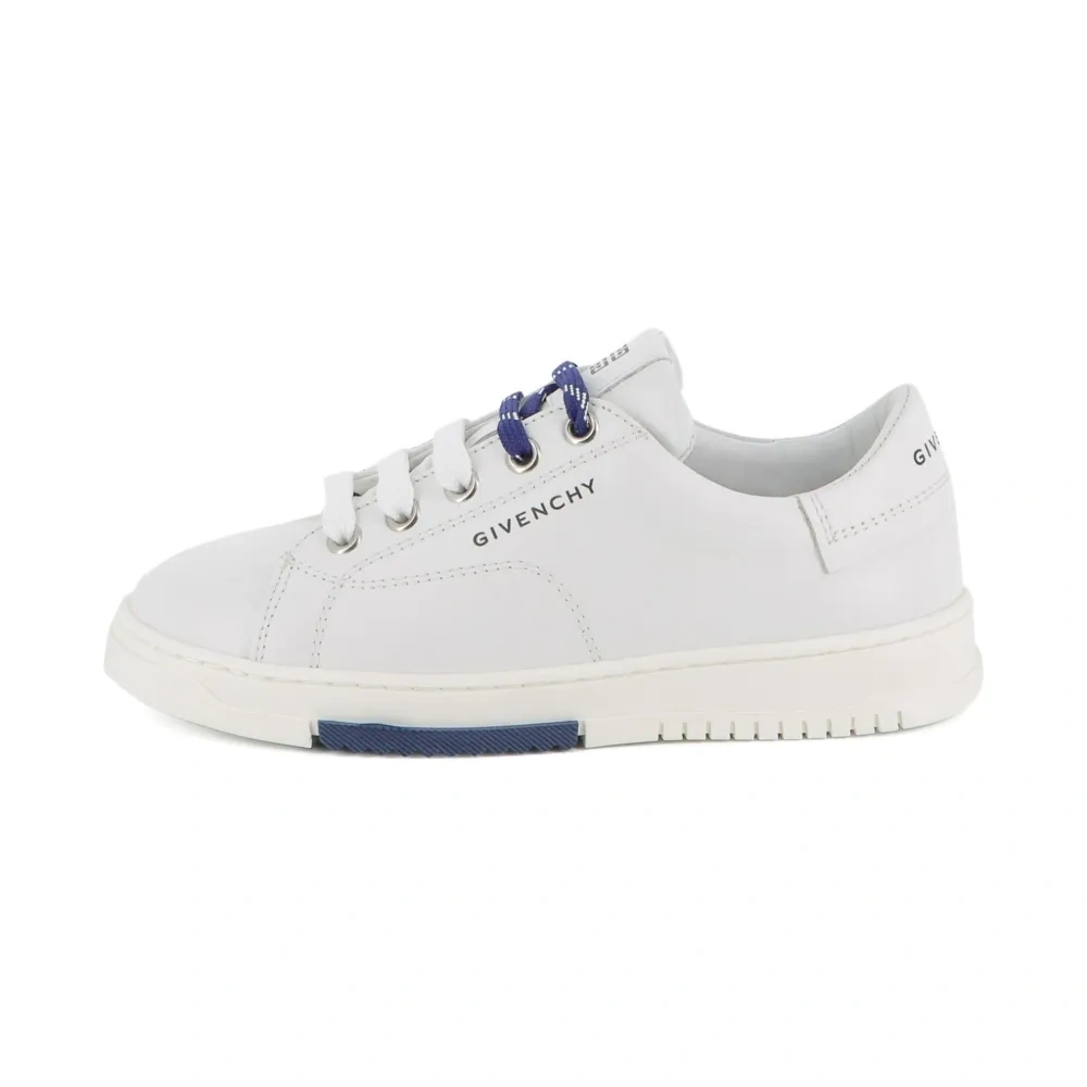 Кроссовки с тисненым логотипом