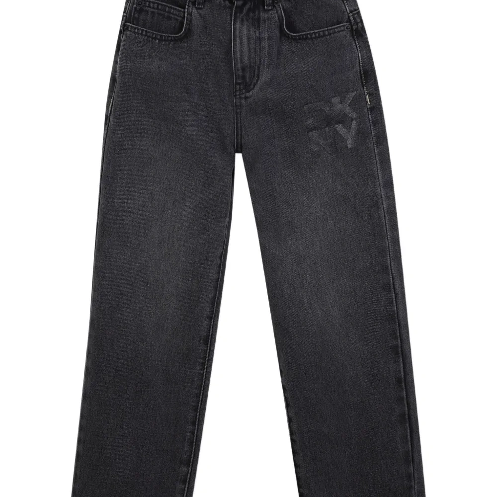 джинсы с вышитым логотипом