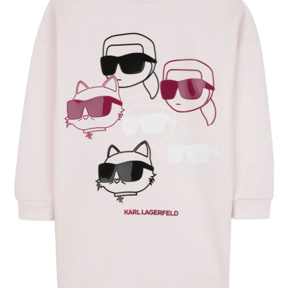 Платье-толстовка с графичным принтом