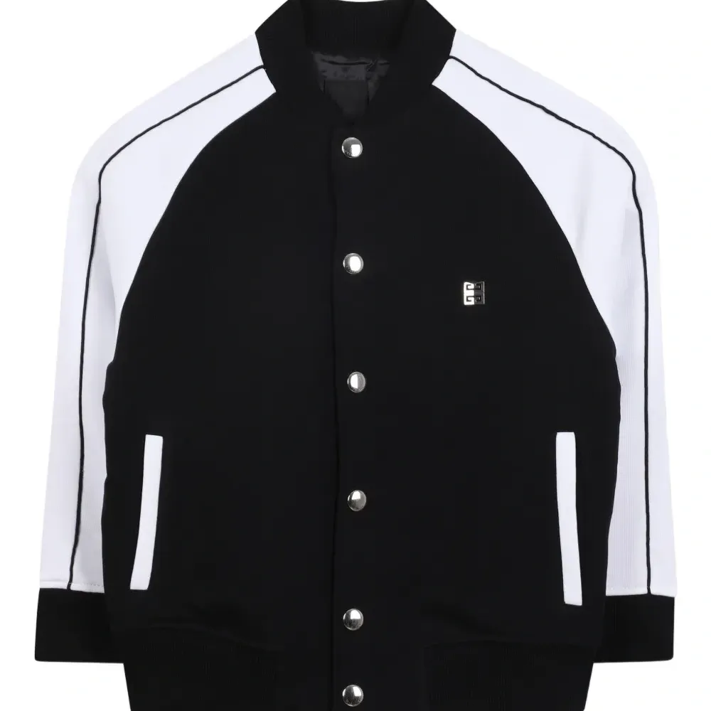 Бомбер с контрастными вставками Бомбер с контрастными вставками