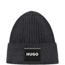 Шапка бини с нашивкой-логотипом