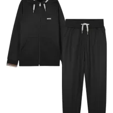 спортивный костюм с вышитым логотипом