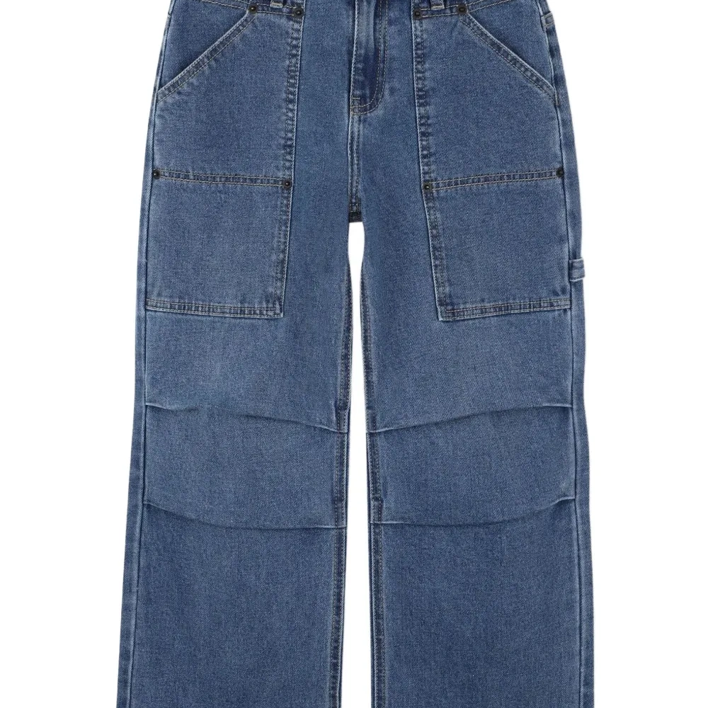 джинсы с накладными карманами