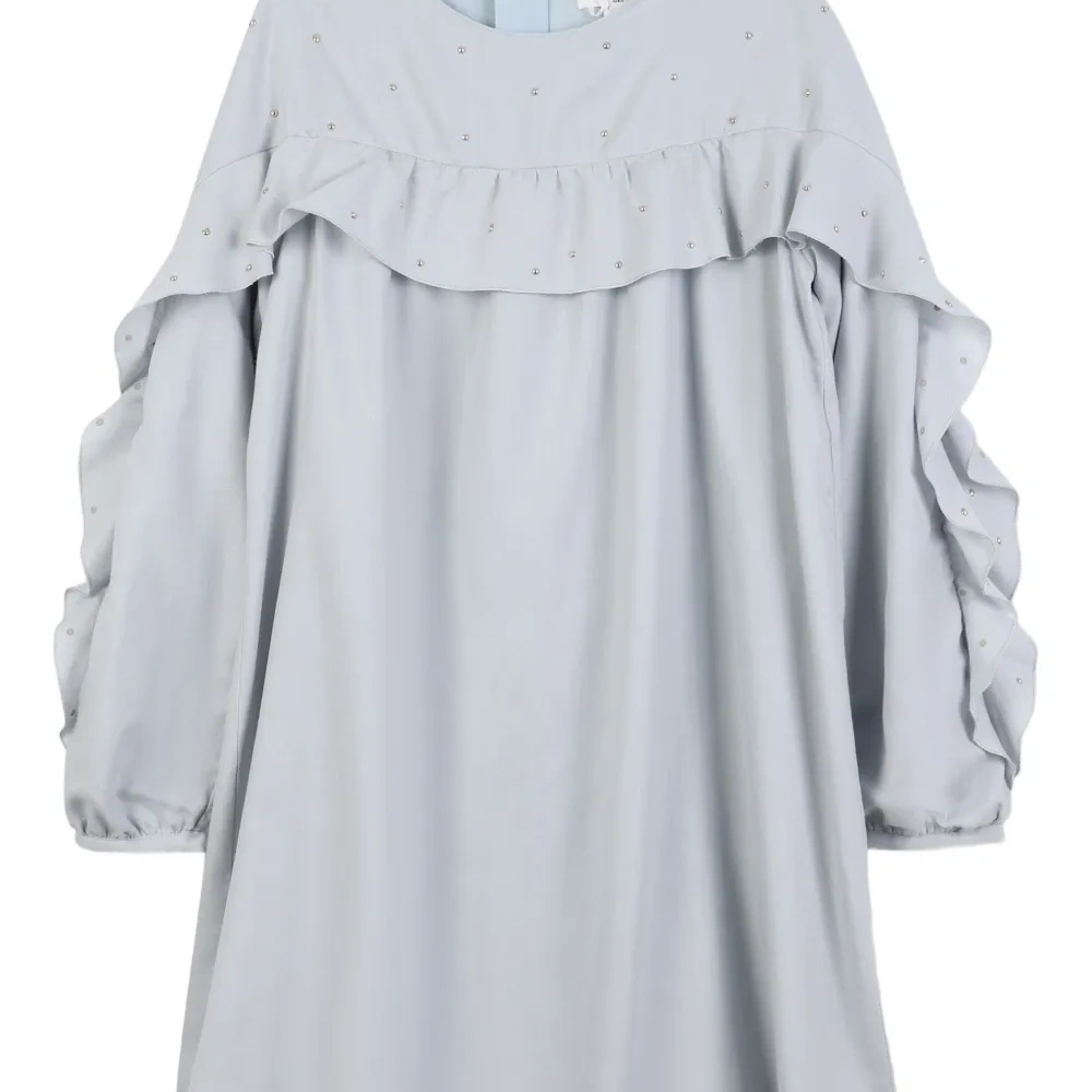 Платье с оборками на плечах