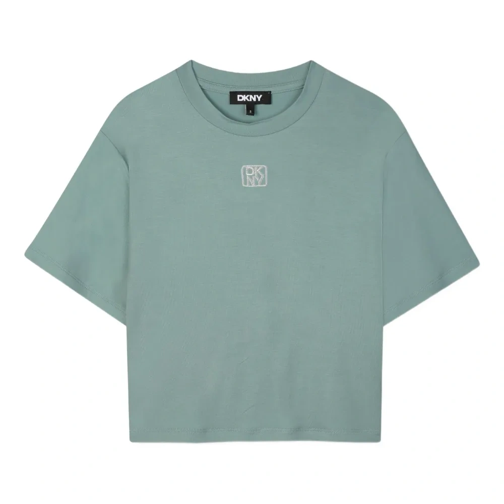 Футболка с вышитым логотипом