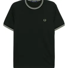 футболка с вышитым логотипом