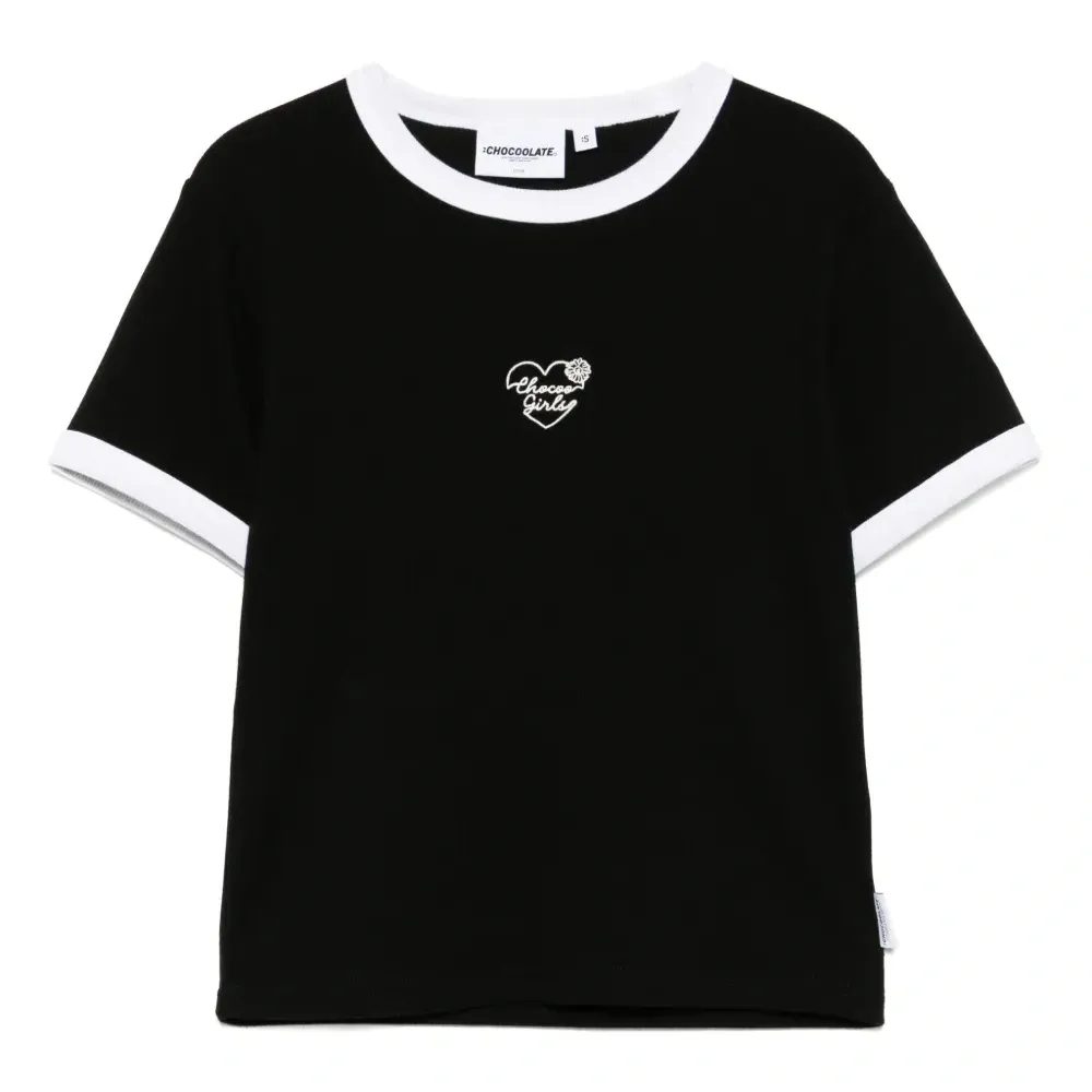 футболка с вышитым логотипом