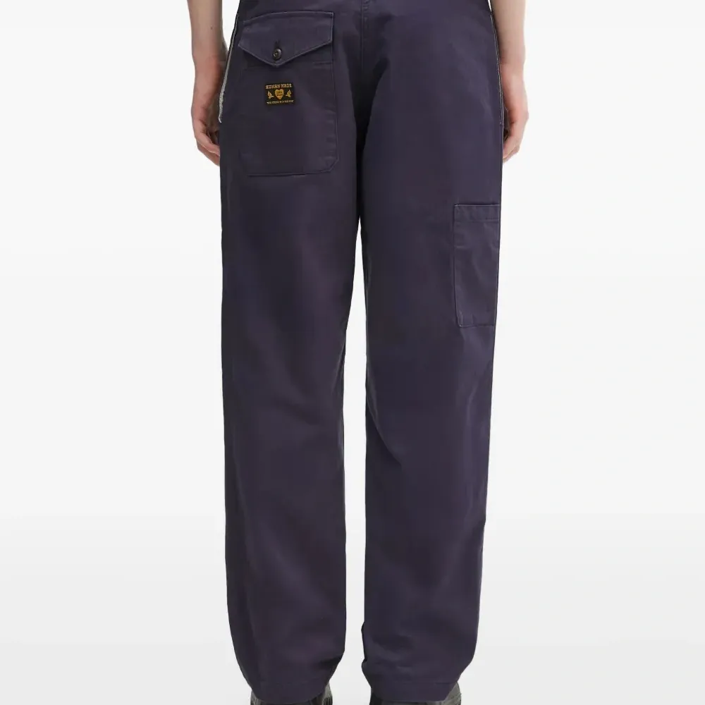 брюки с карманами