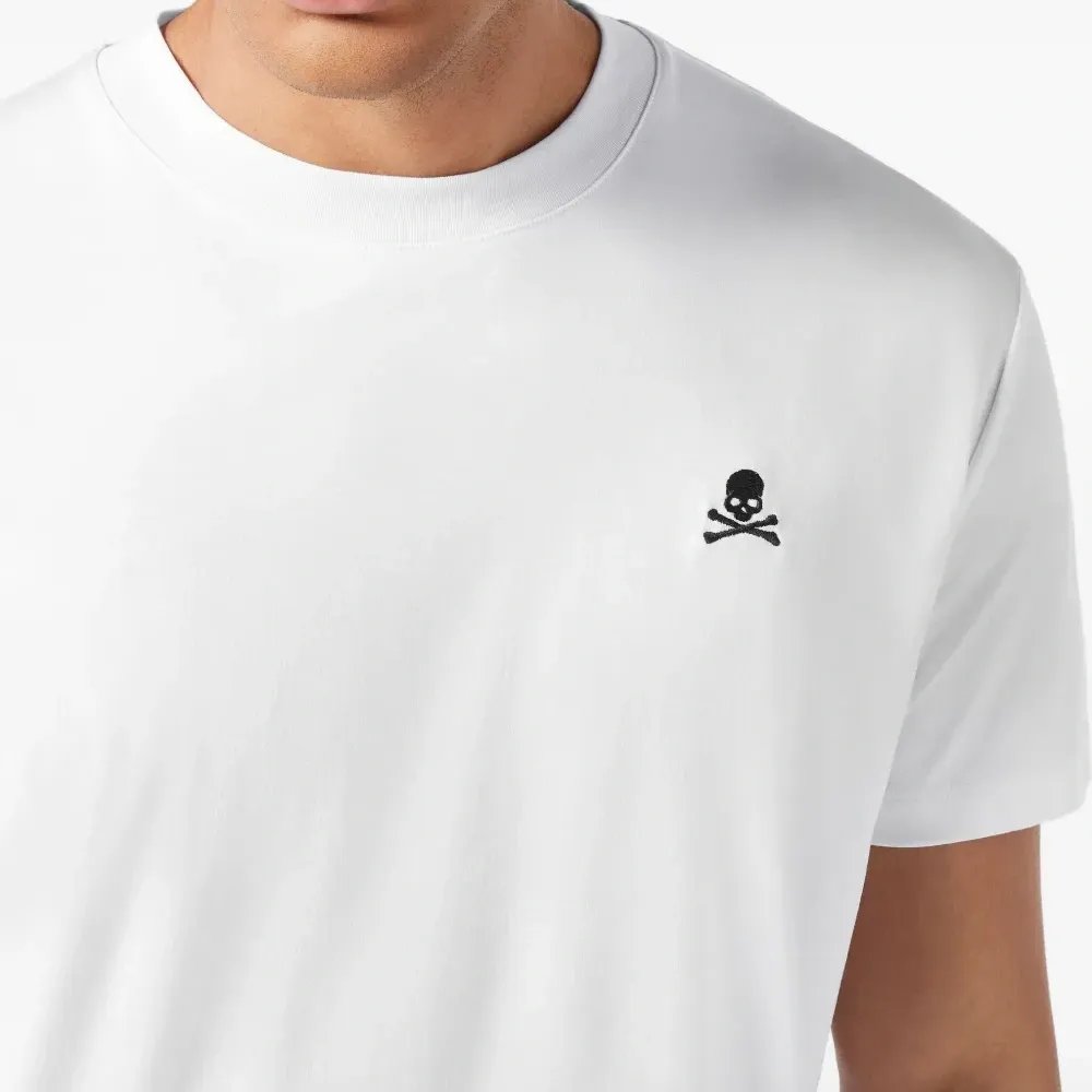 Футболка с вышивкой