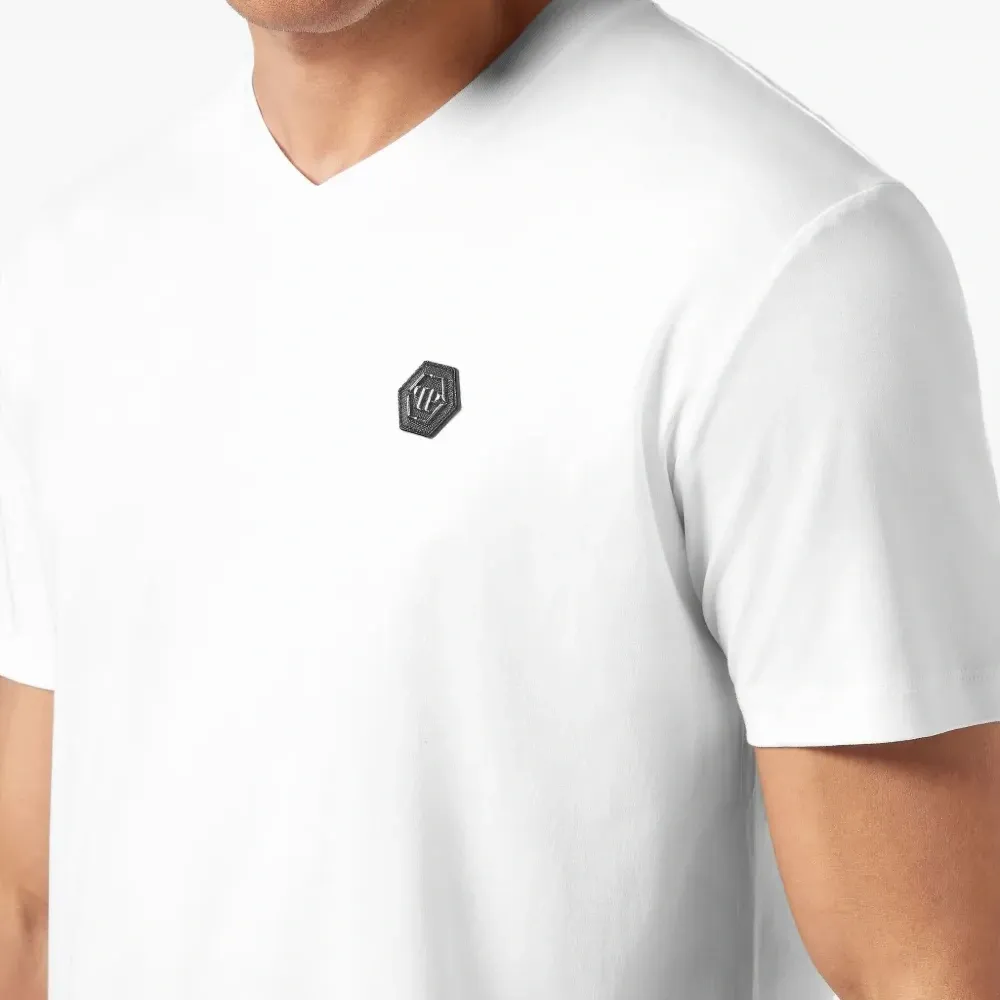 Футболка с V-образным вырезом