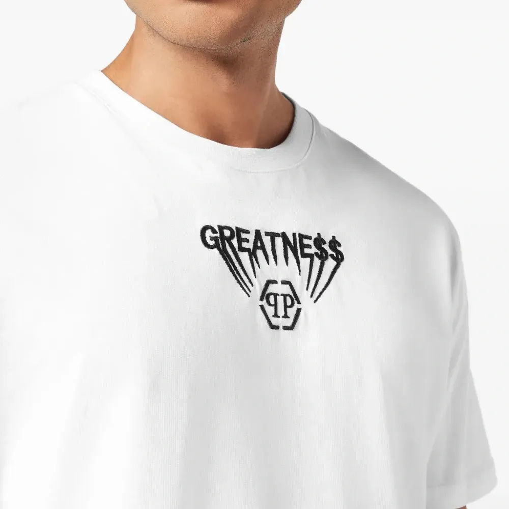 Футболка с вышитым логотипом