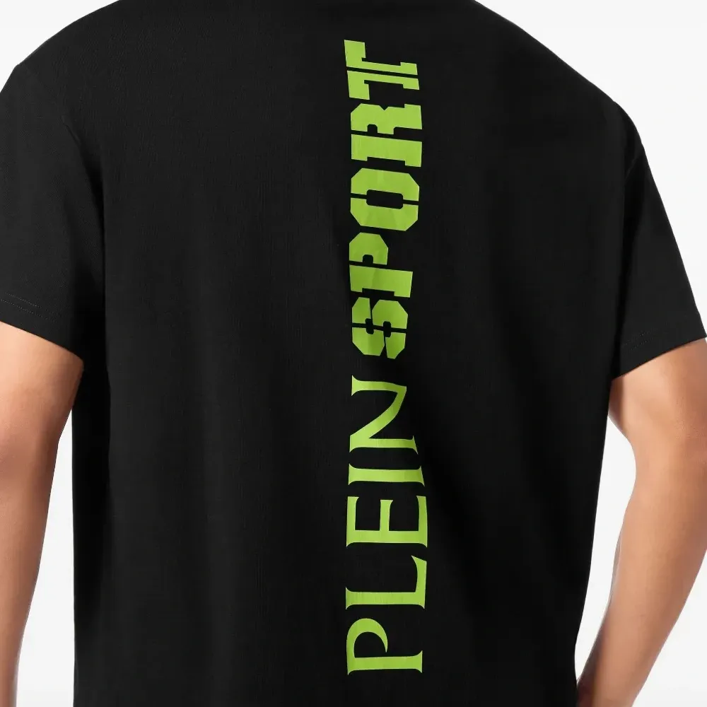 Футболка с логотипом