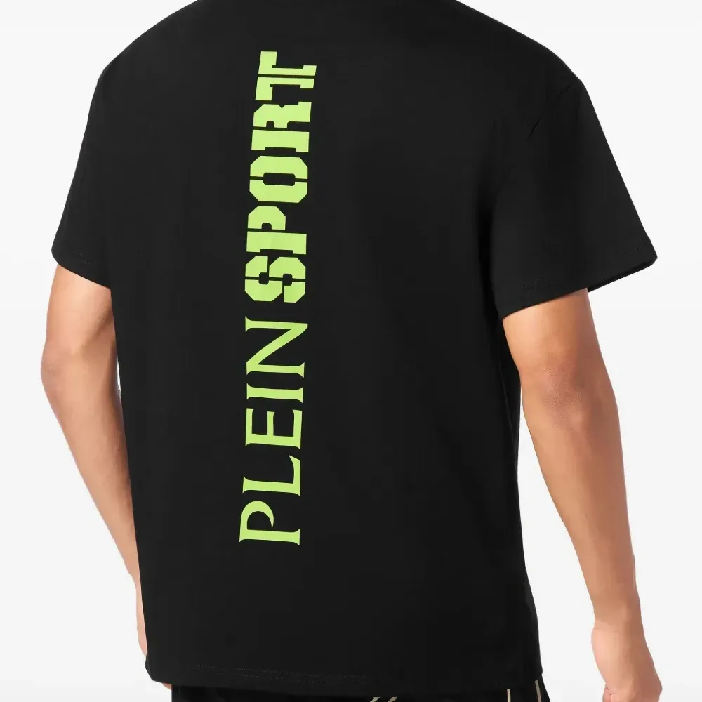 Футболка с логотипом