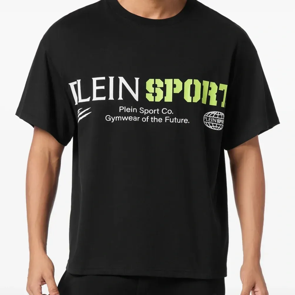 Футболка с логотипом