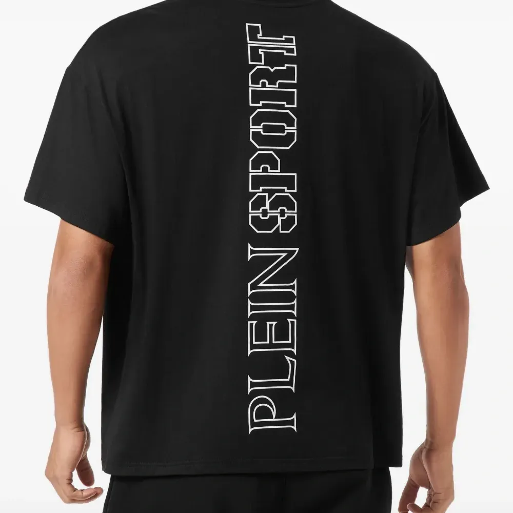 Футболка с логотипом