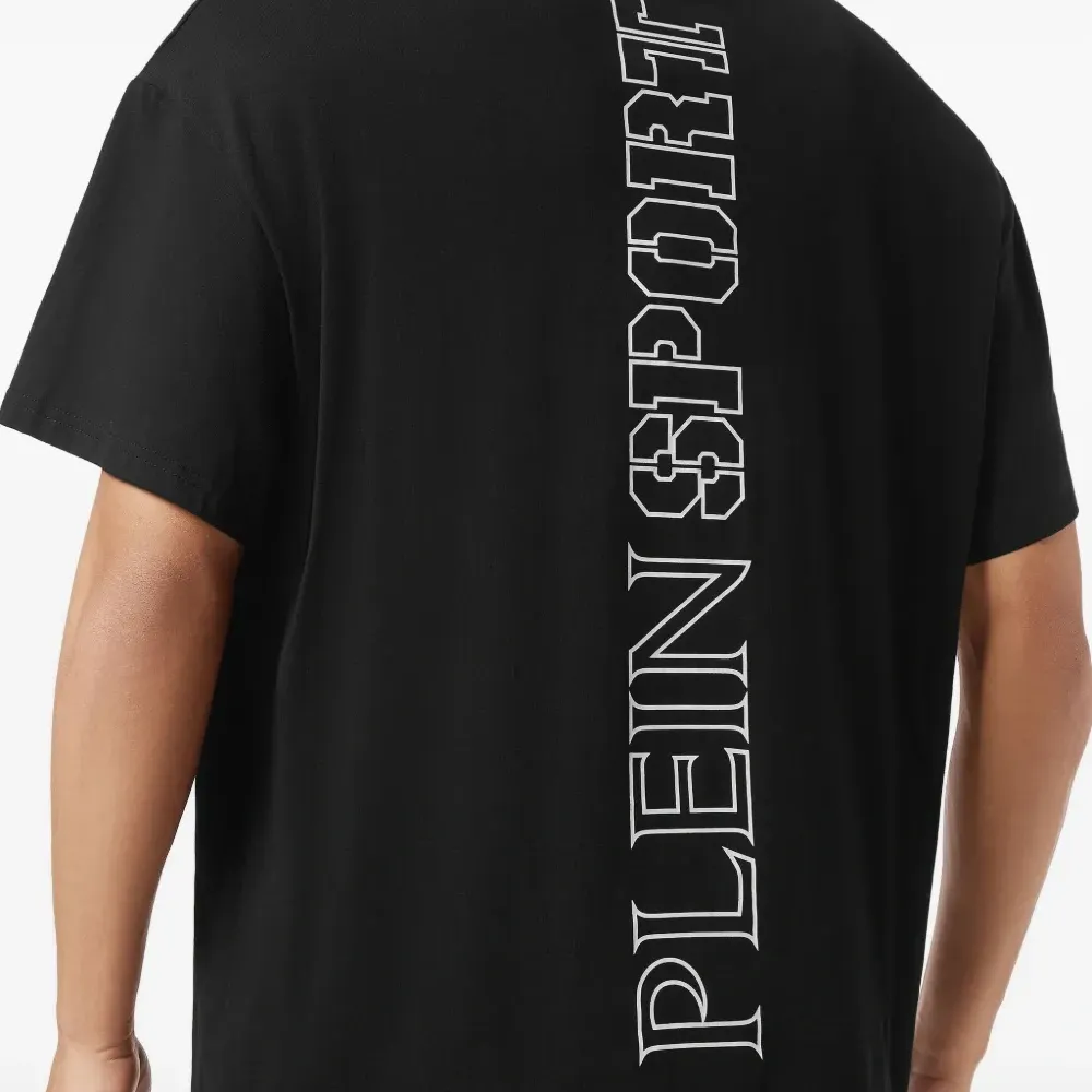 Футболка с логотипом