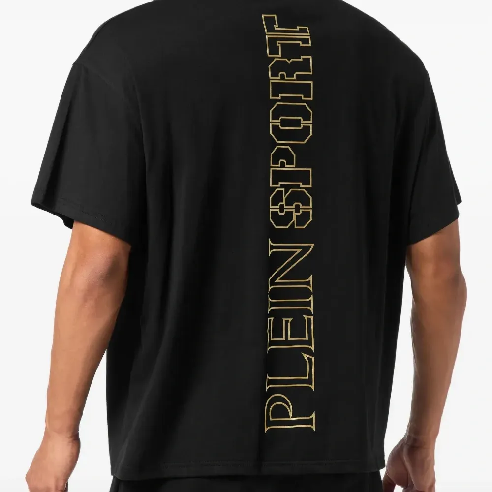 Футболка с логотипом