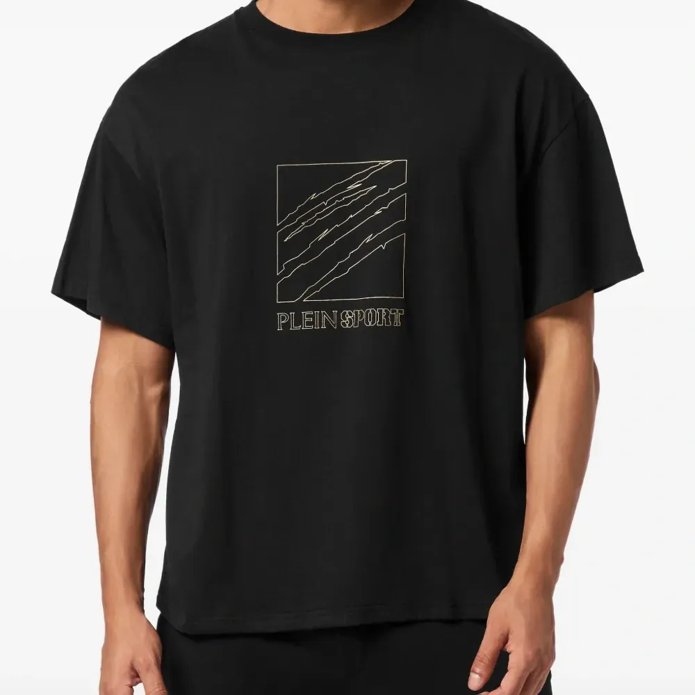 Футболка с логотипом