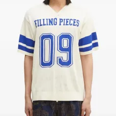 футболка с V-образным вырезом и логотипом