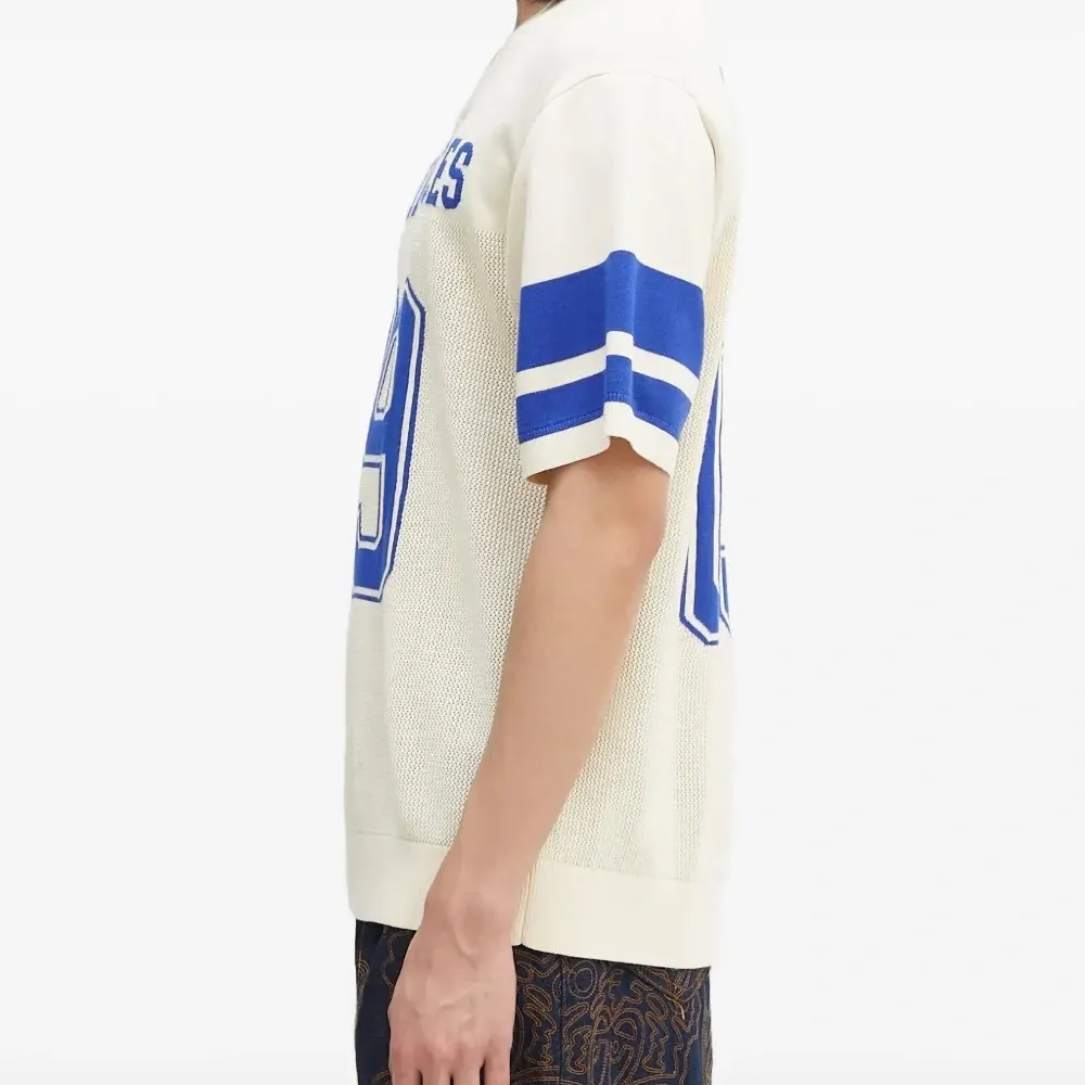 футболка с V-образным вырезом и логотипом