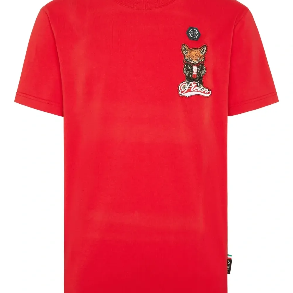 Футболка с нашивкой