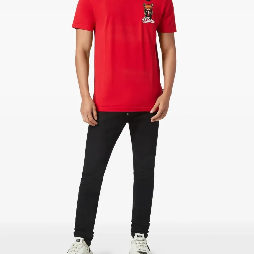 Футболка с нашивкой