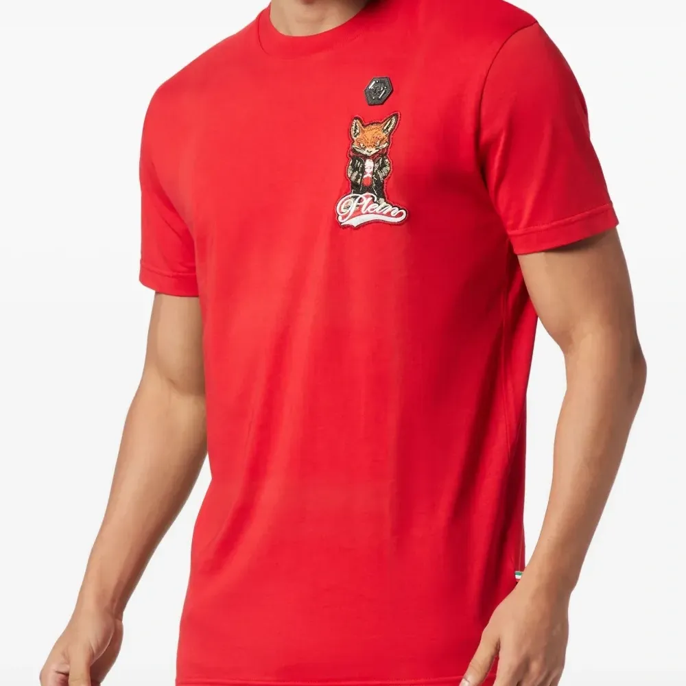 Футболка с нашивкой