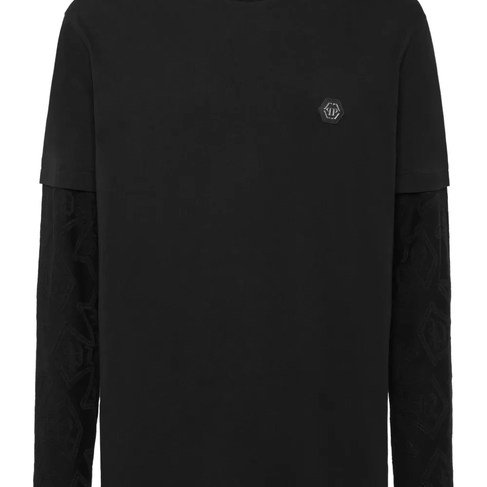 Футболка с двойными рукавами и нашивкой-логотипом