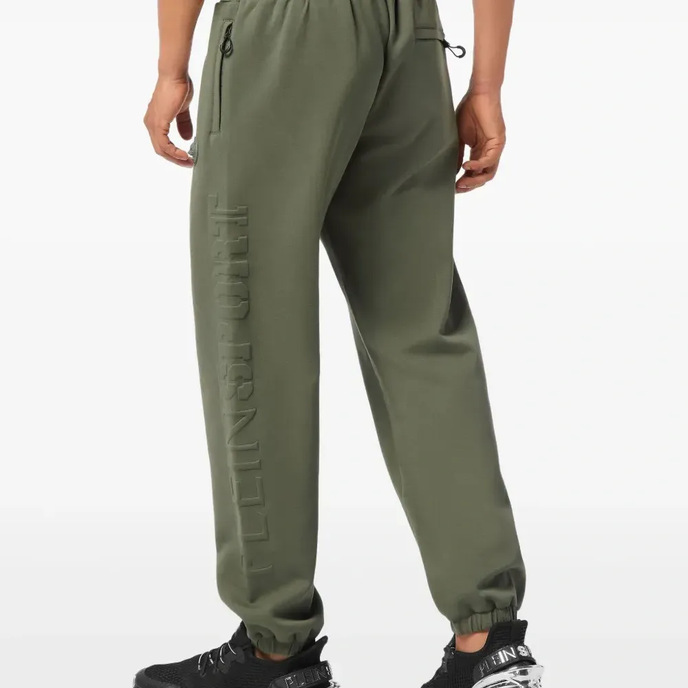 Джогеры с тисненым логотипом