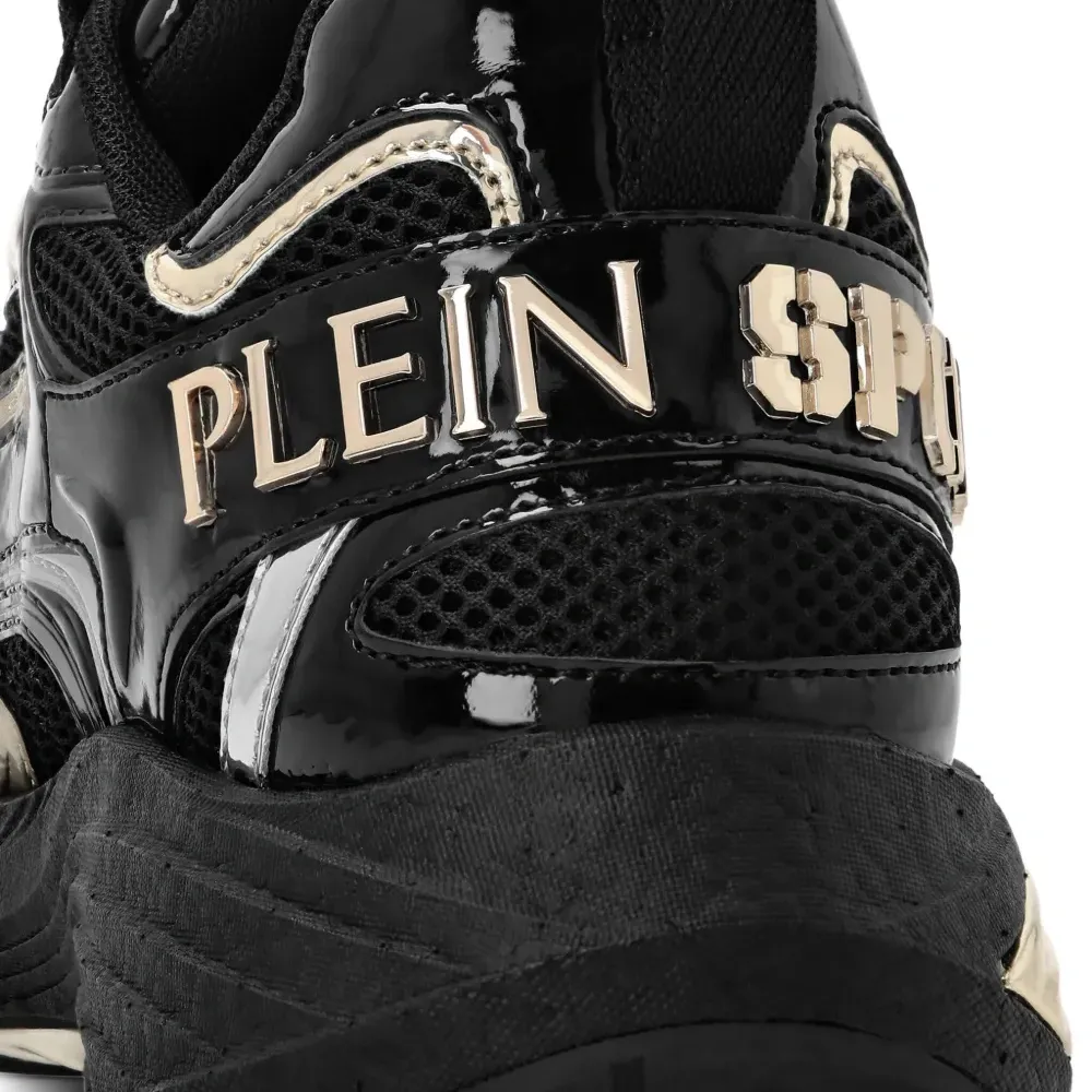 Лакированные кроссовки