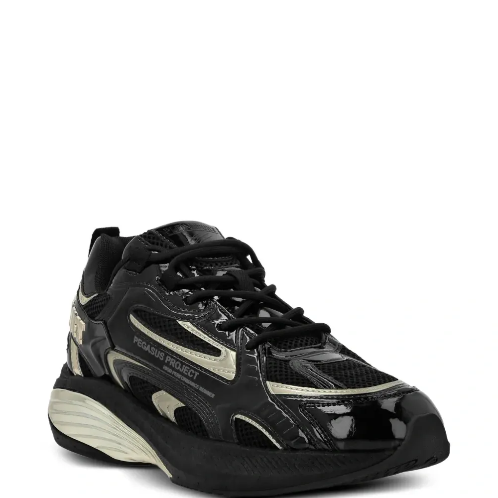 Лакированные кроссовки