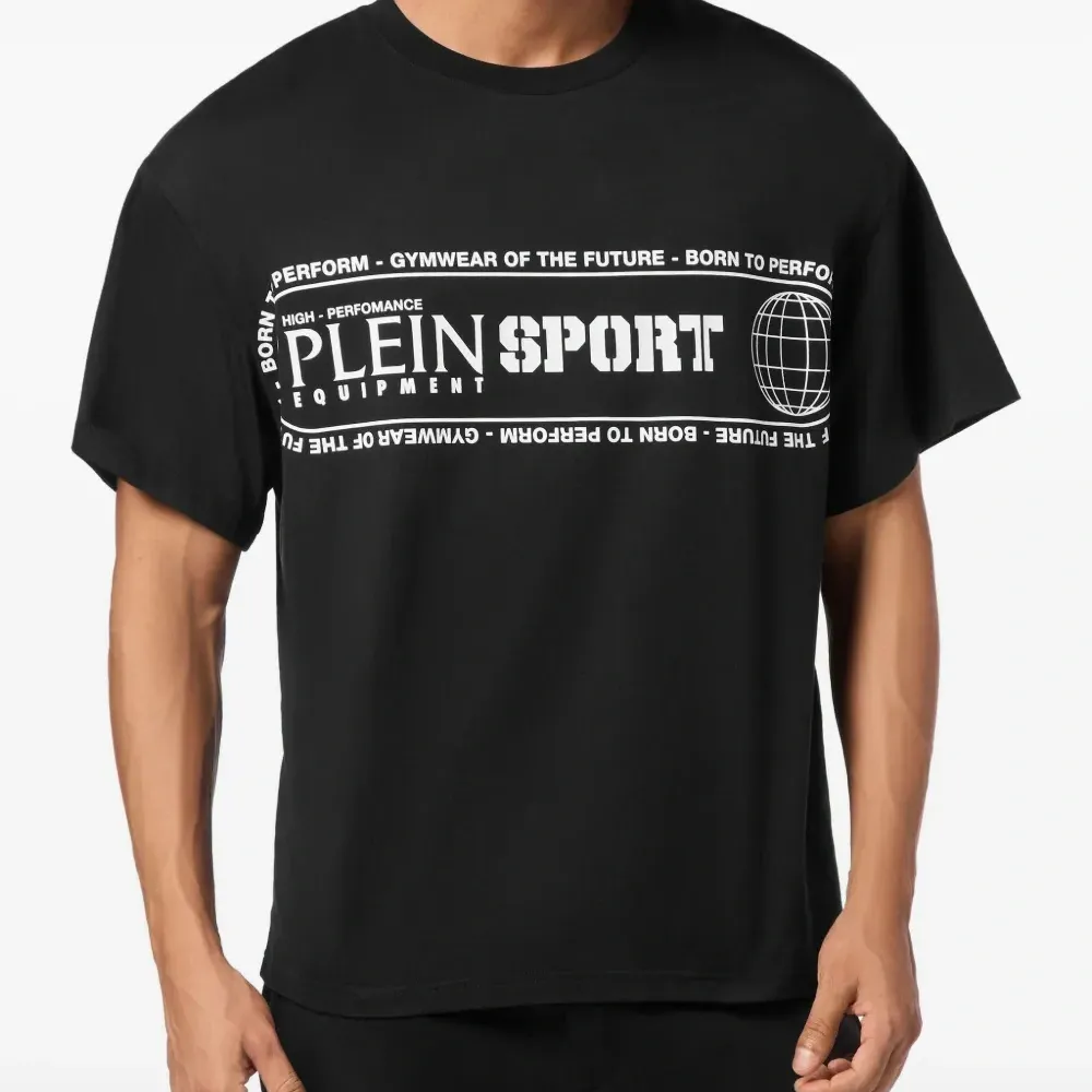 Футболка с логотипом