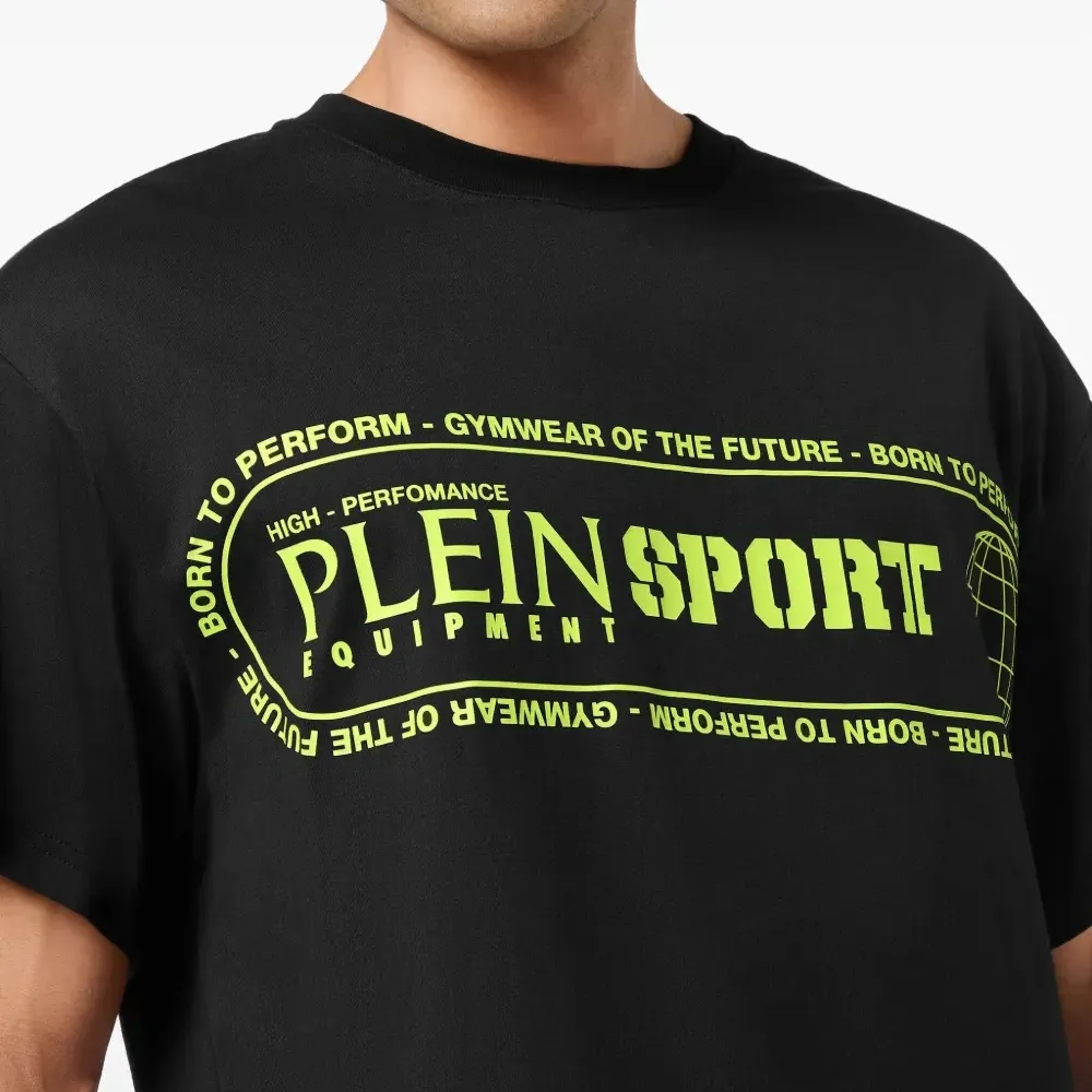 Футболка с логотипом