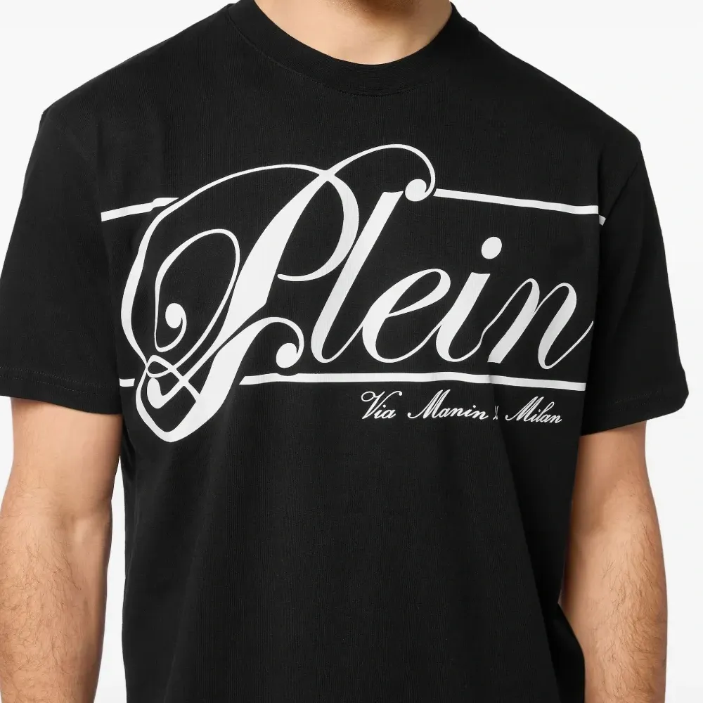 футболка с логотипом