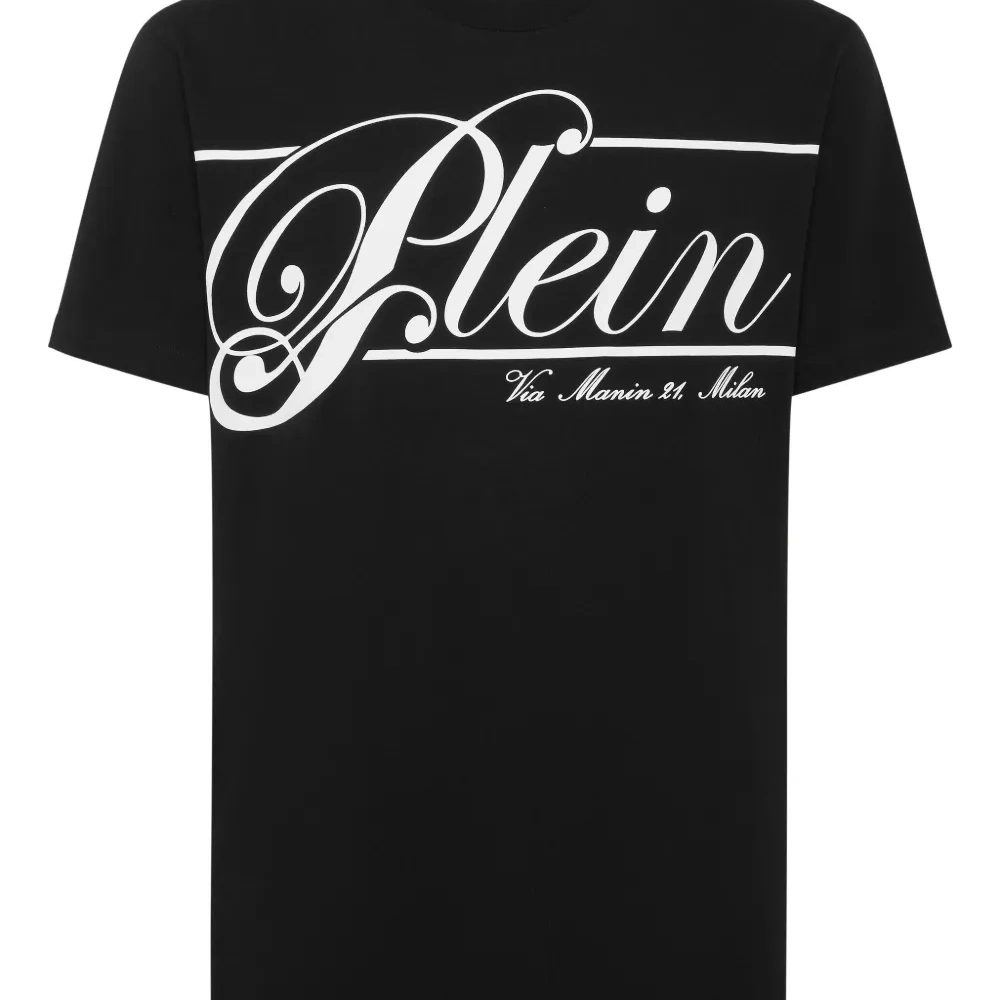 футболка с логотипом