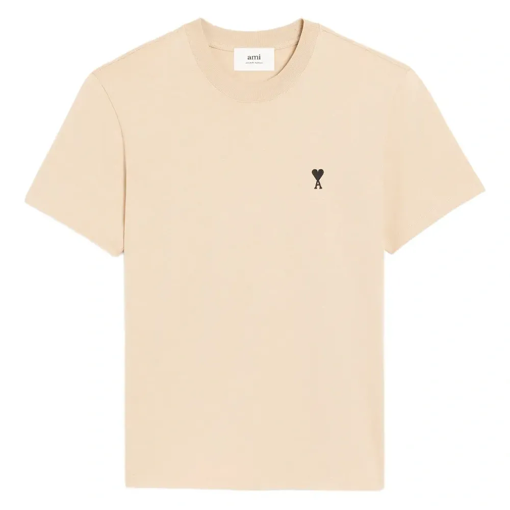 футболка с вышитым логотипом