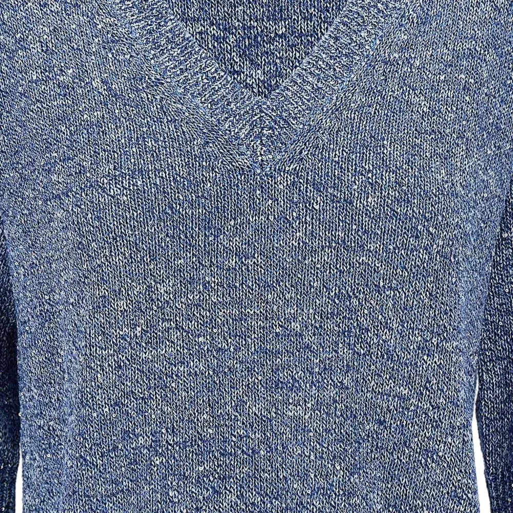 Джемпер с V-образным вырезом