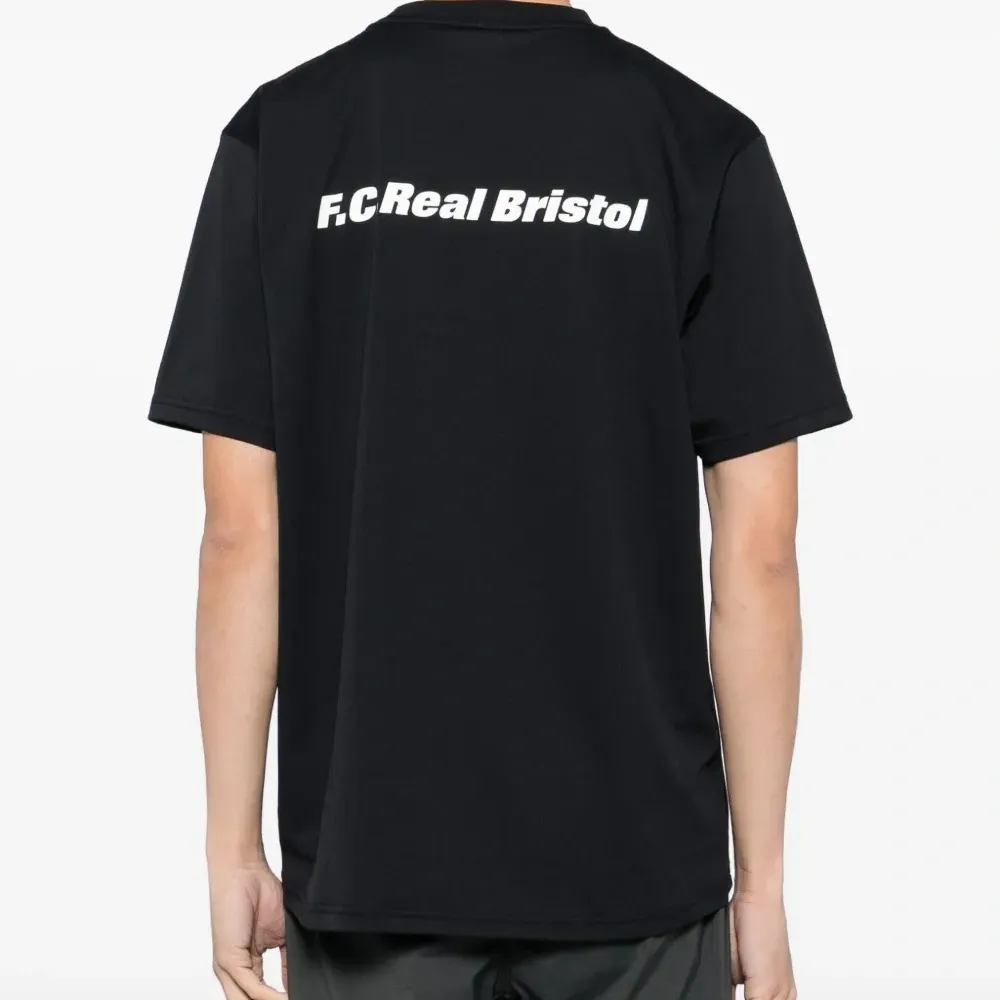 Футболка F.C.Real Bristol с логотипом Футболка F.C.Real Bristol с логотипом
