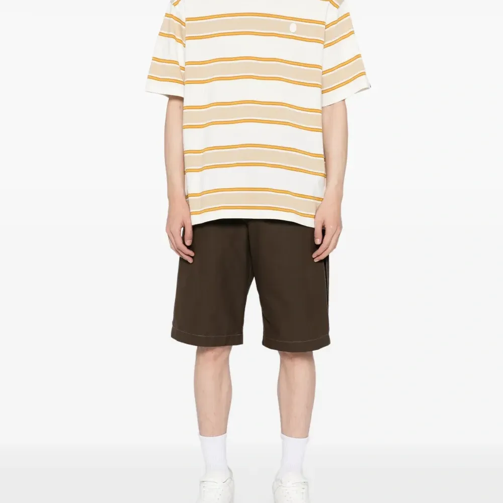 футболка с вышитым логотипом футболка с вышитым логотипом