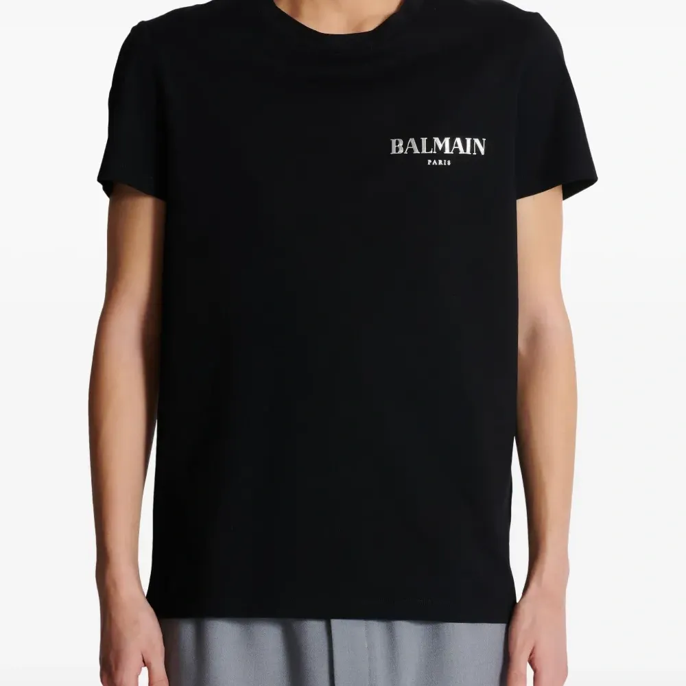 Футболка с логотипом