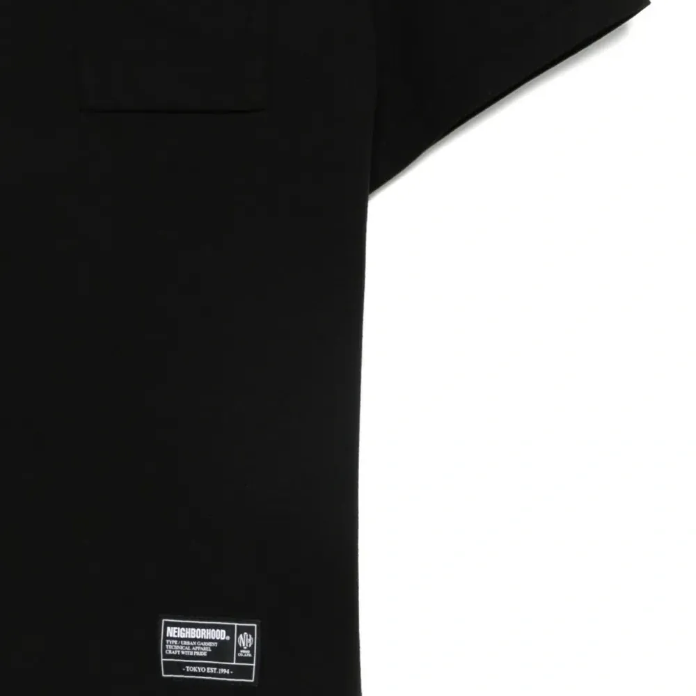 Футболка с нашивкой-логотипом